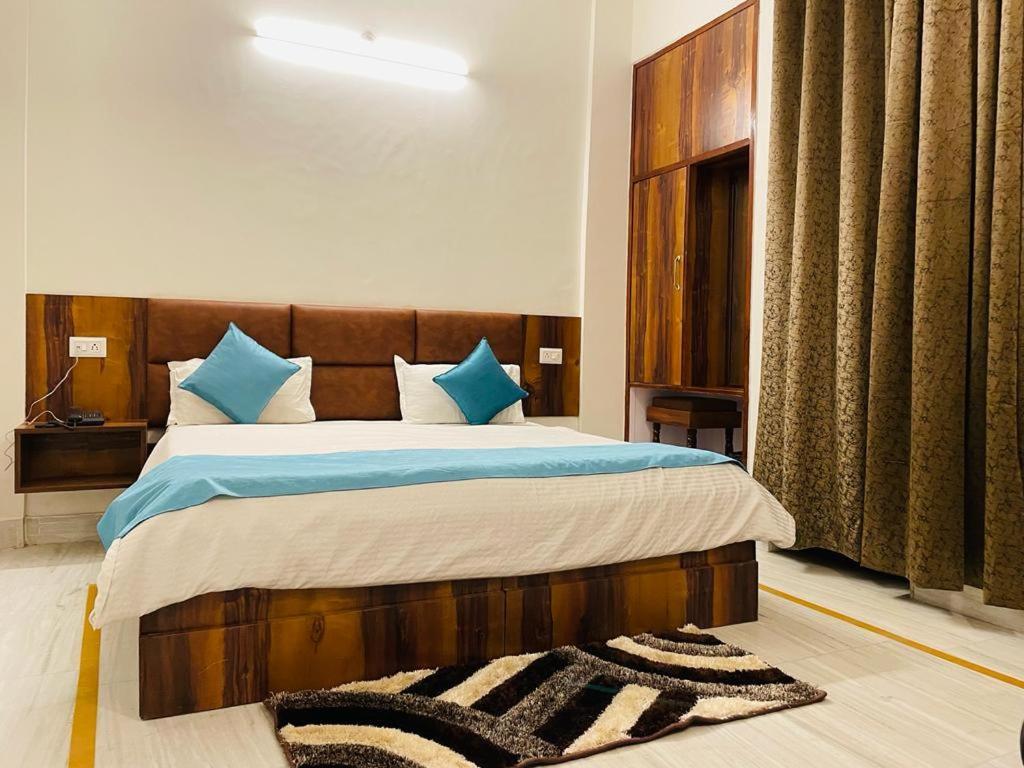 Hotel Dileep42 러크나우 외부 사진