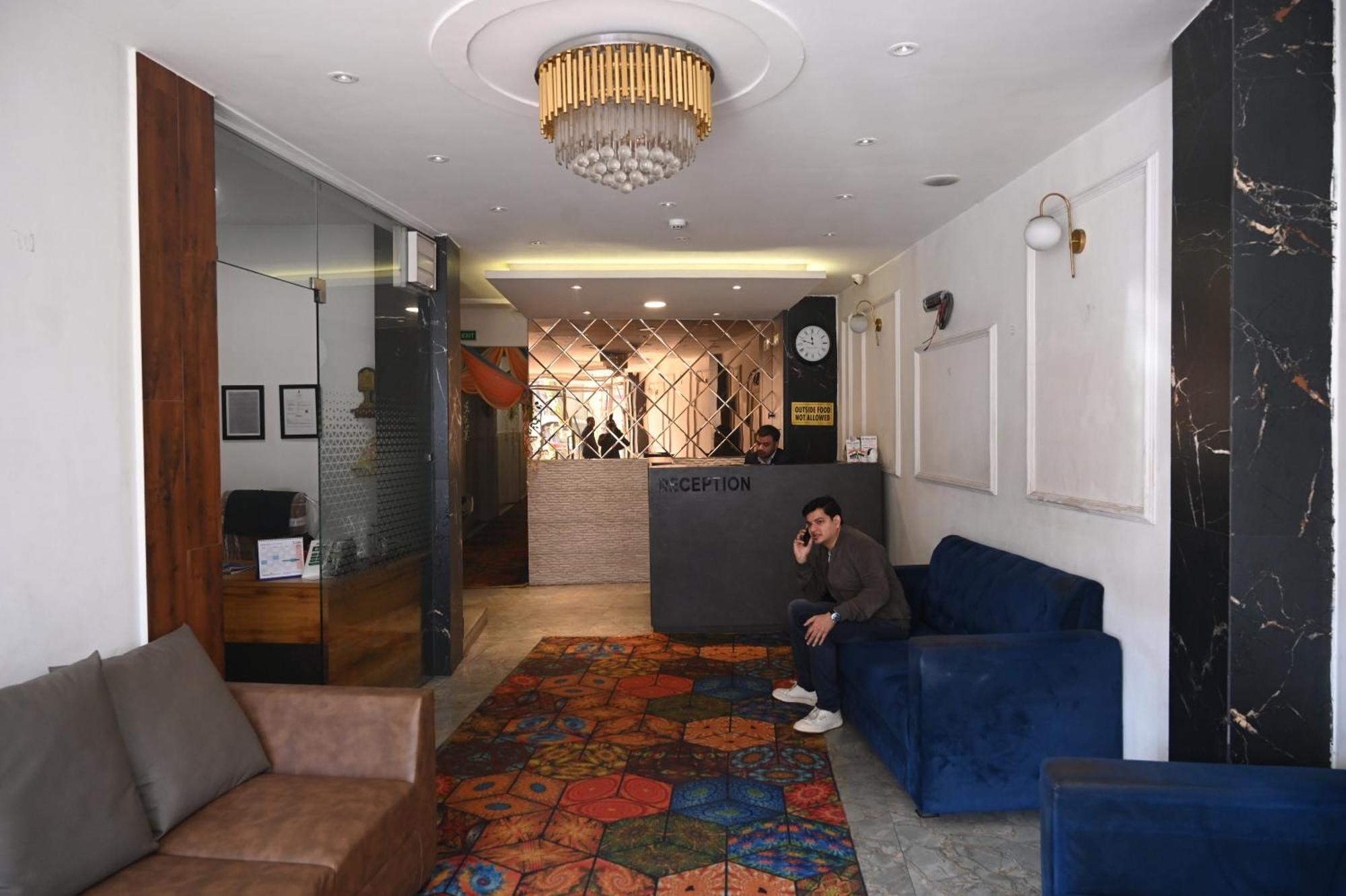 Hotel Dileep42 러크나우 외부 사진