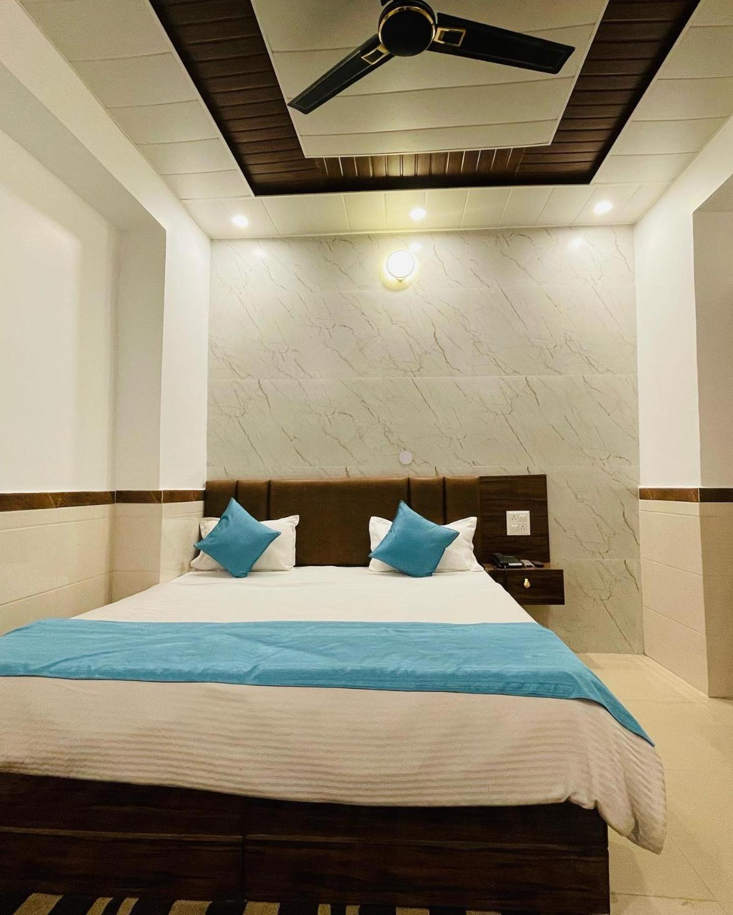 Hotel Dileep42 러크나우 외부 사진