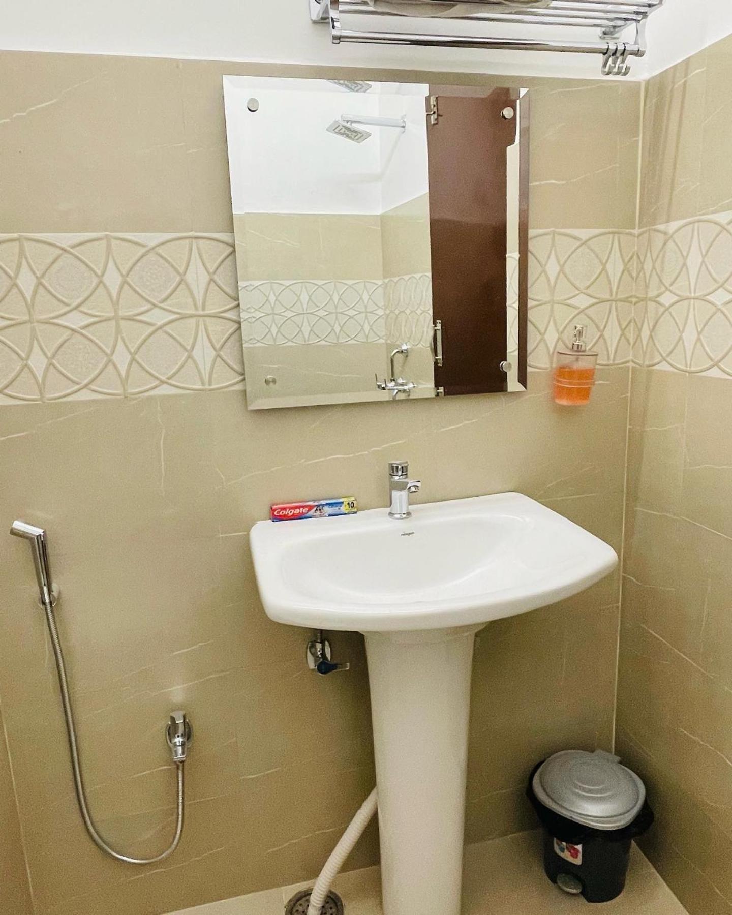 Hotel Dileep42 러크나우 외부 사진