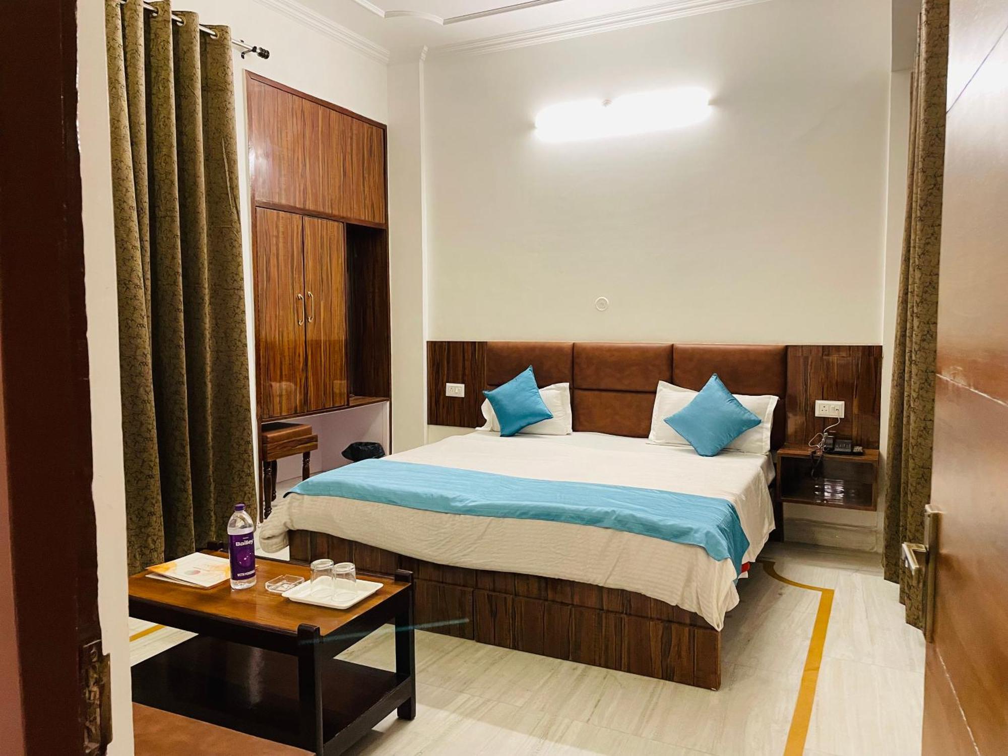 Hotel Dileep42 러크나우 외부 사진