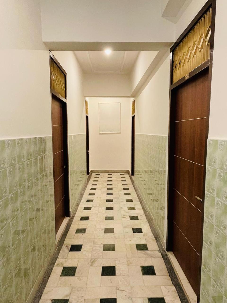 Hotel Dileep42 러크나우 외부 사진